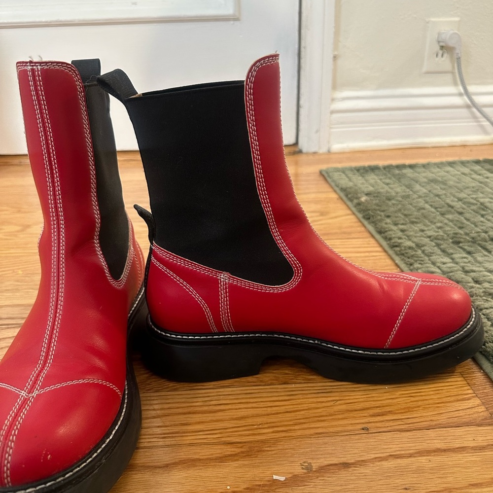 GANNI Everyday Mid Chelsea Boot - Barbados Cherry